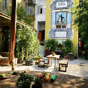 https://tirana-backpacker-hostel.hotels-in-tirana.com